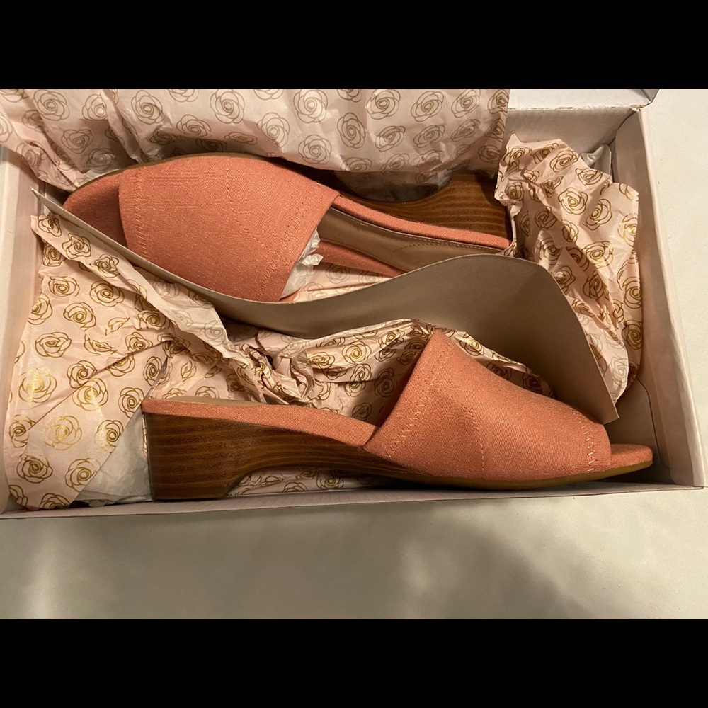 Taryn Rose Slides - Picture 4 of 5